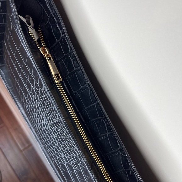 NWT -Crocodile textured Asymmetric Shoulder Handbag - Black - Picture 9 of 11